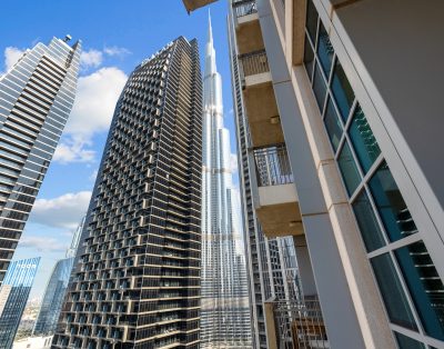 Stand Point Luxury living| High Floor_Step to Mall