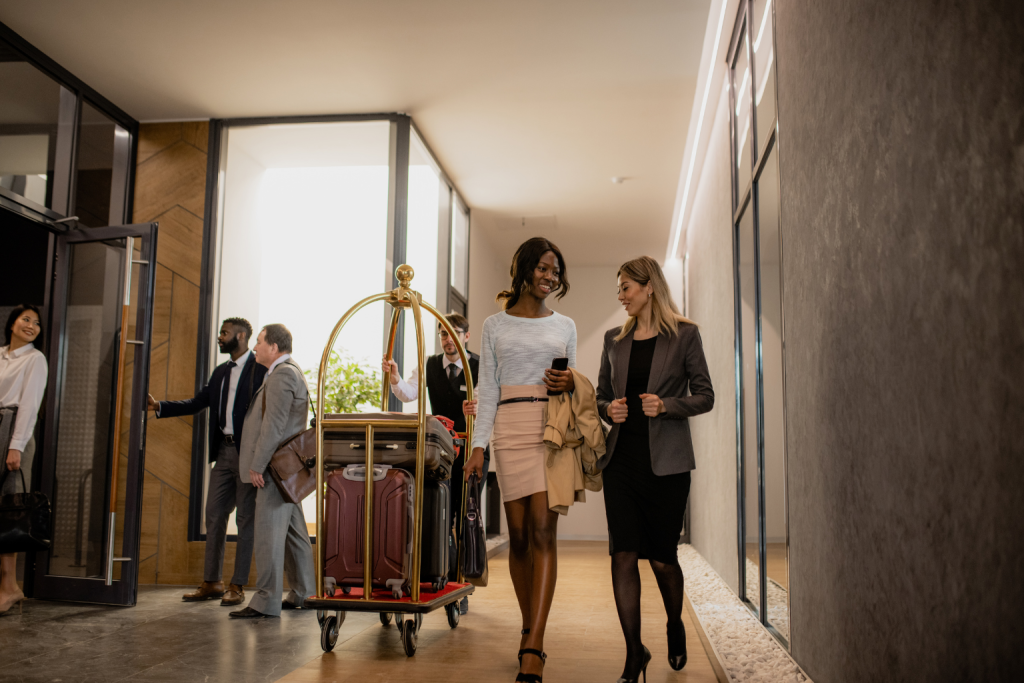 The lifestyle and flexibility benefits of short-term rentals for UAE property owners and tenants.